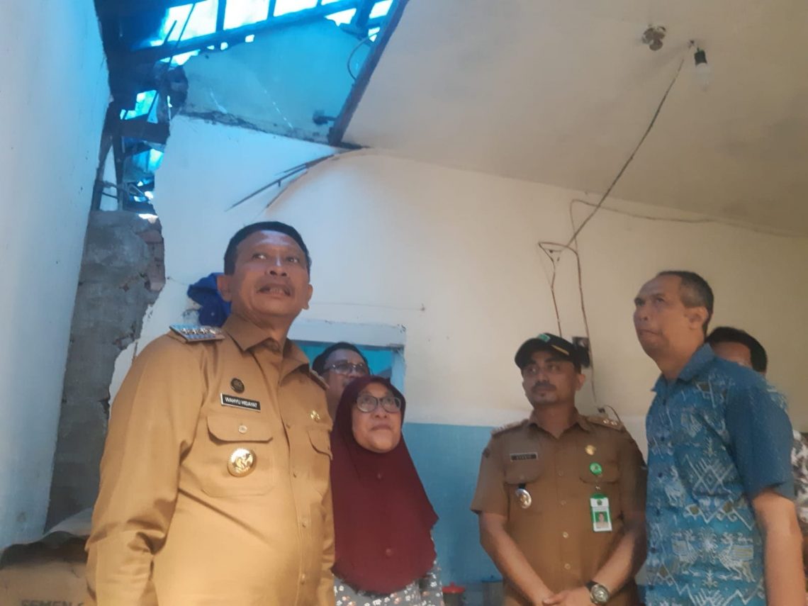 bedah rumah.