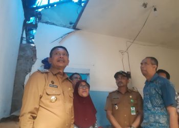 bedah rumah.