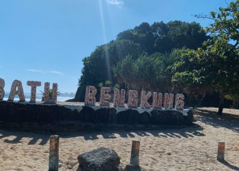 Batu Bengkung Beach