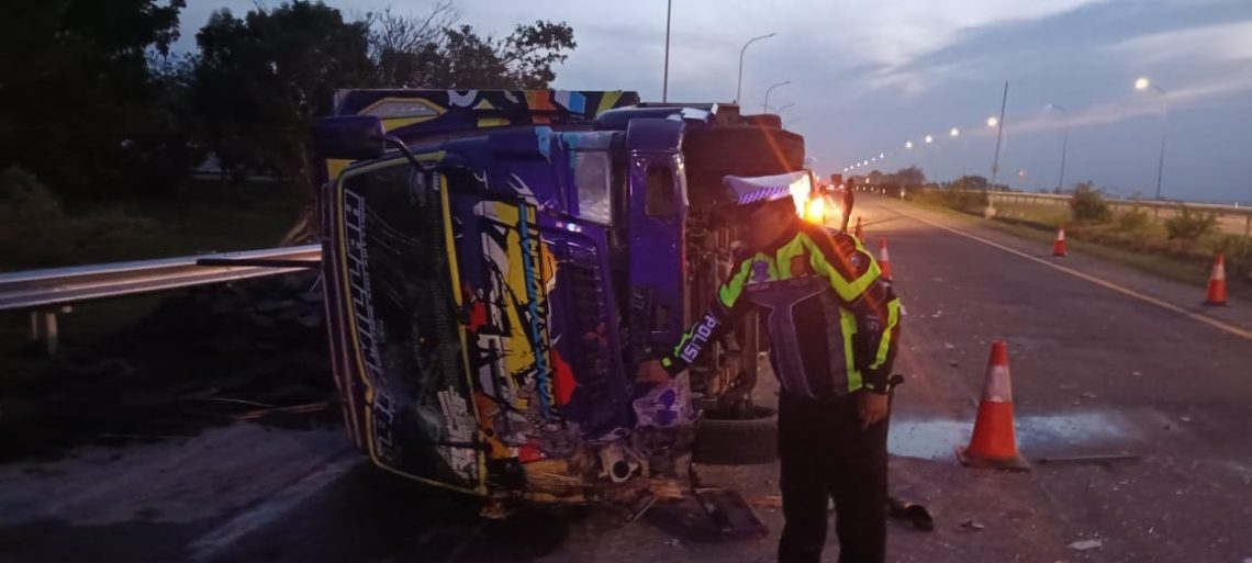 Kecelakaan Bus di Tol Jombang-Mojokerto, Satu Korban Tewas 1 Tol Jombang-Mojokerto.
