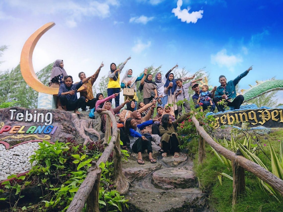 Tebing Pelangi Tuban.
