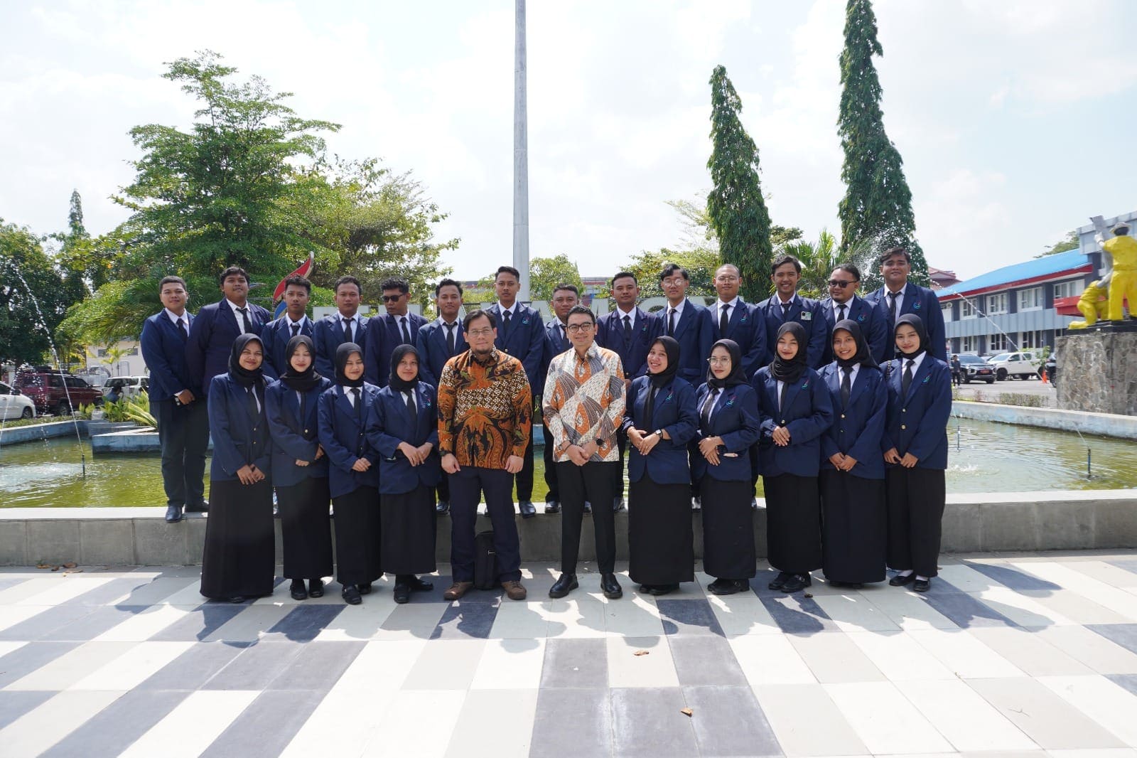 Program Beasiswa PRPP, Luluskan Puluhan Putra-Putri Terbaik Tuban: Mantan Tukang Parkir Lulus D3 PEM Akamigas 2 Beasiswa PRPP Tuban.
