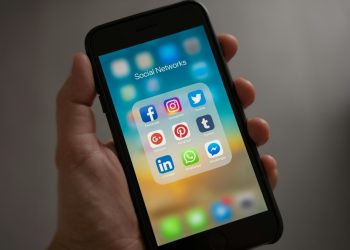 Sisi gelap media sosial