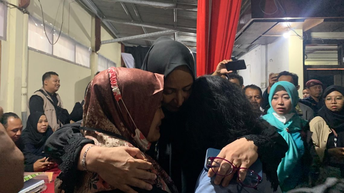 Pecah Tangisan Faida Batal Kontestasi di Pilkada Jember 2024: Koalisi Besar Tak Ingin Berpisah Grup 1 Faida.
