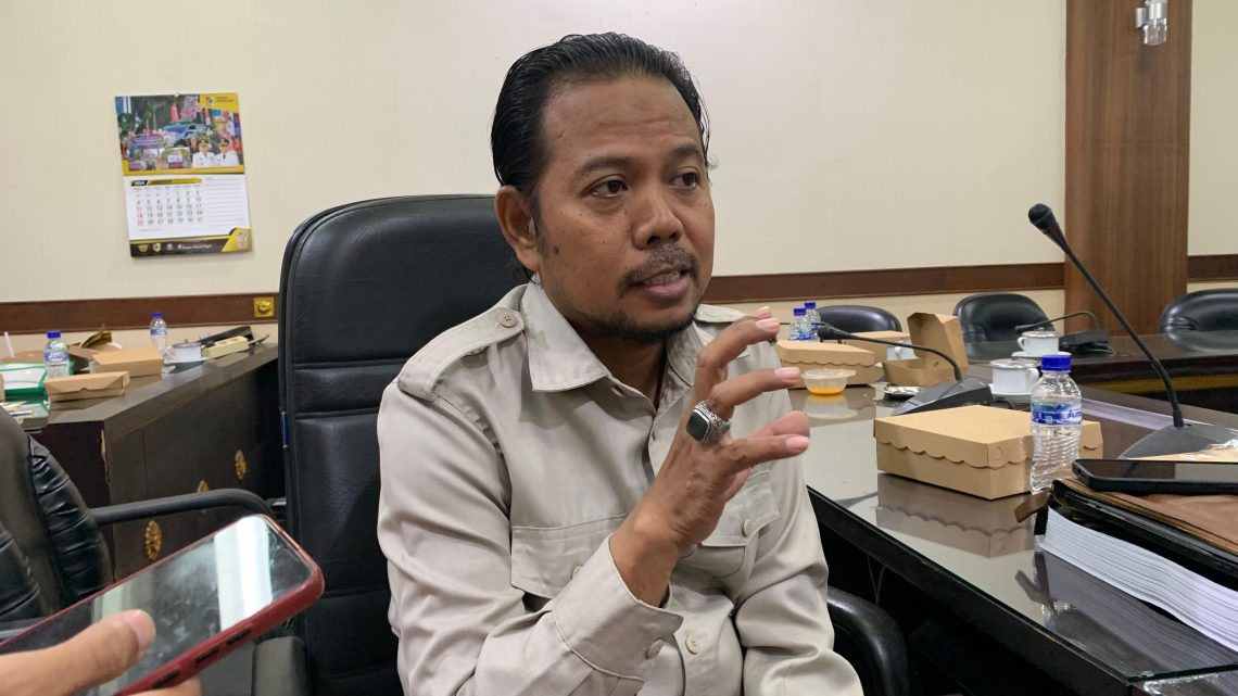 Rapat paripurna.