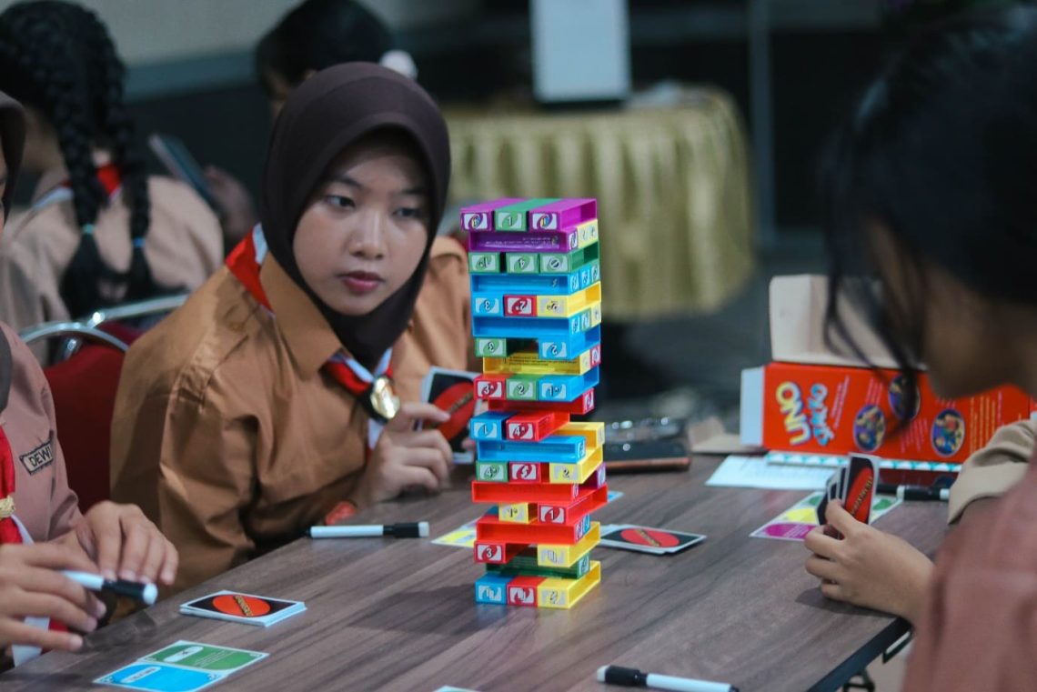 Inovasi Reprofitstacko: Permainan Uno Stacko yang Dilengkapi Edukasi soal Kesehatan Reproduksi Cegah Obesitas pada Remaja 1 Reprofitstacko.