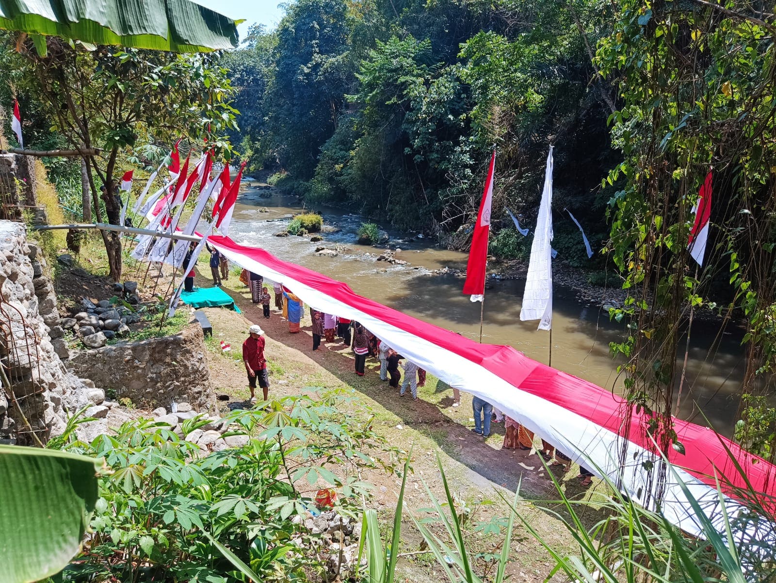 Warga Kampung Gerabah Malang.