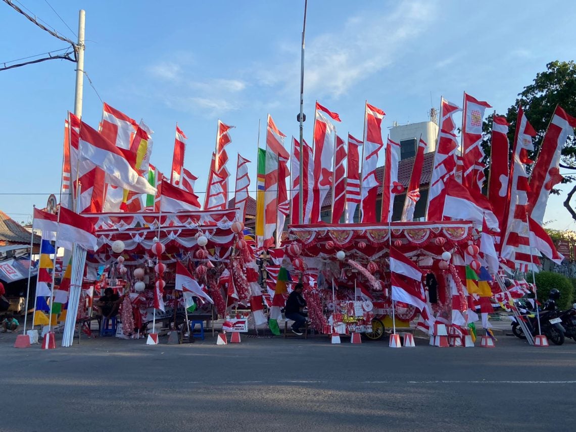 Cerita Para Pedagang Kampung Bendera Surabaya Yang Makin Sepi Pembeli 1 Bendera RI