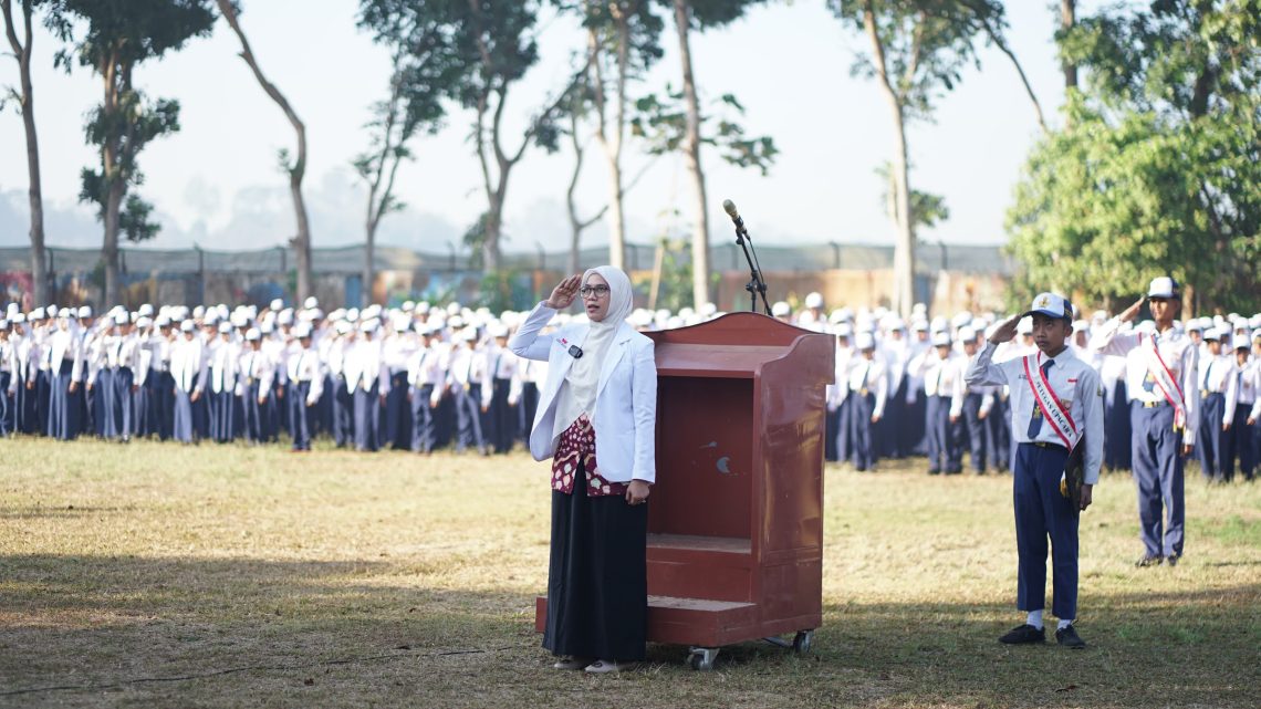 Berbagi Inspirasi, Direktur RSU Wajak Husada dr Fitri Jadi Inspektur Upacara di SMPN 1 Wajak 1 SMPN 1 Wajak.