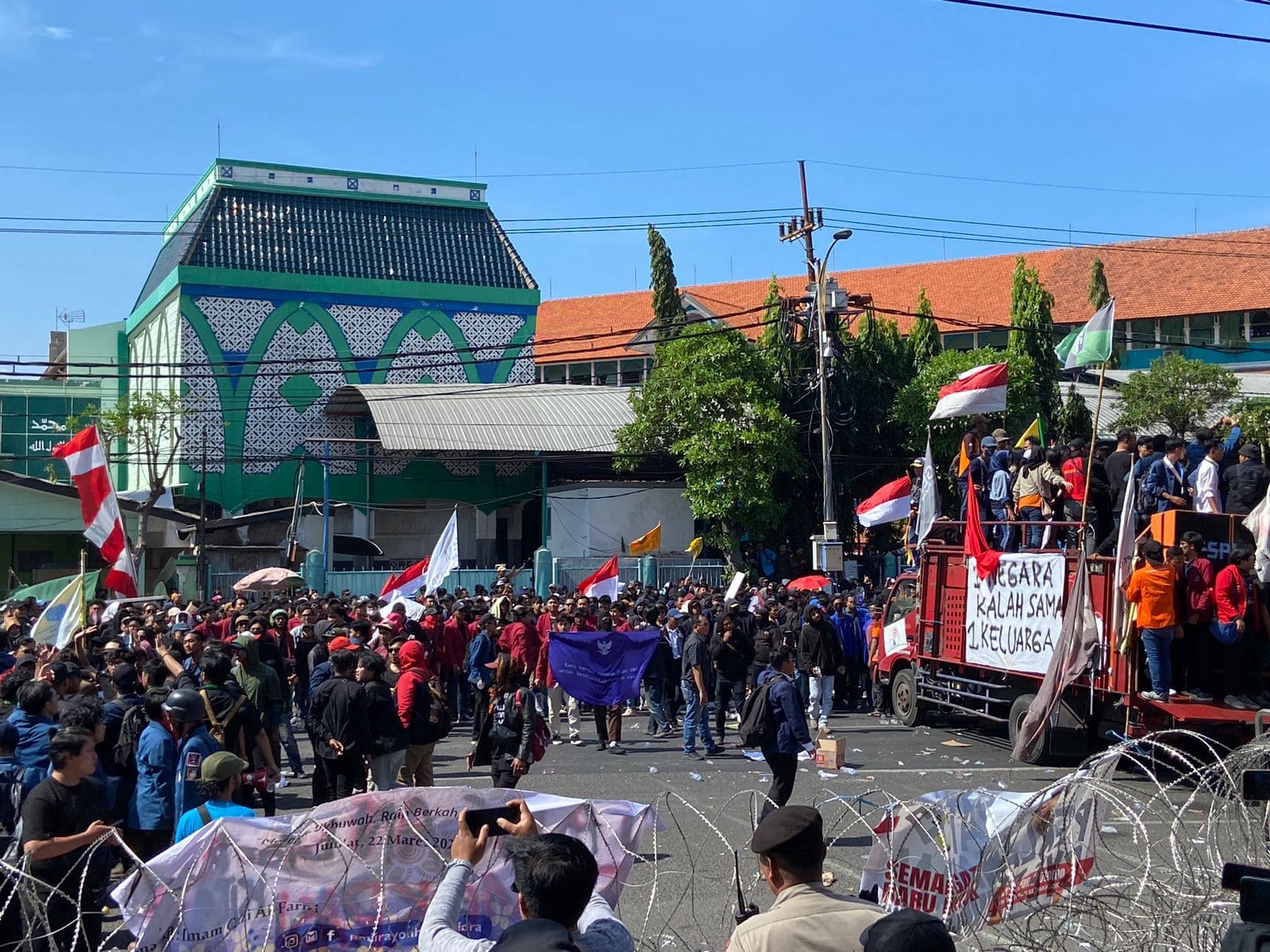 Demo UU Pilkada di Jatim.