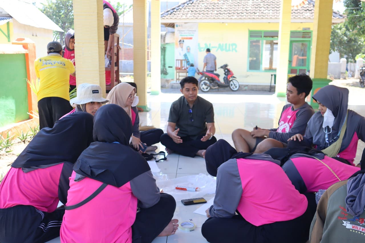 Botol Bekas Jadi Media Tanam, Mahasiswa KKN Fakultas Pertanian UB Percantik Lahan Pekarangan Sempit di Probolinggo 3 Inovasi mahasiswa KKN Fakultas Pertanian UB.