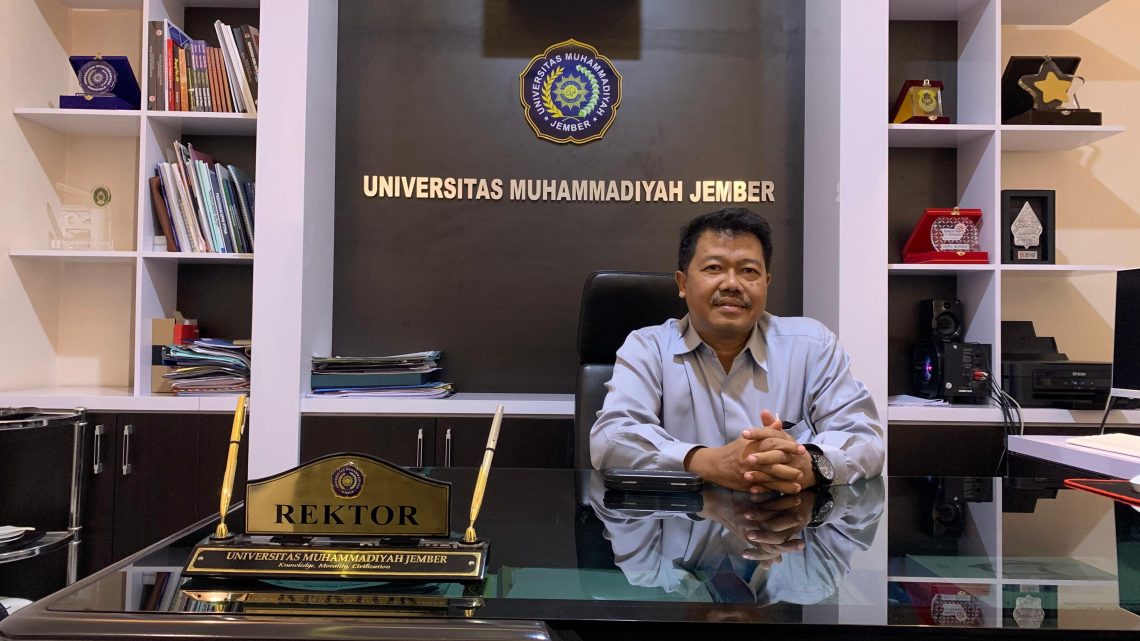 Kisah Rektor Unmuh Jember Dr Hanafi, Anak Petani yang Awalnya Cuma Ingin Jadi Seorang Guru 1 Rektor Unmuh Jember.
