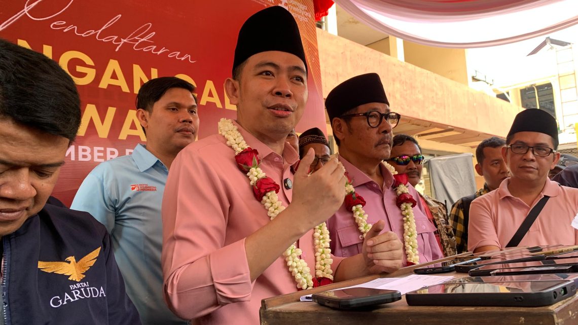 Pasangan Fawait-Djoko Daftar ke KPU Jember Didampingi 15 Partai Koalisi 1 Muhammad Fawait dan Djoko Susanto