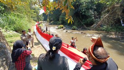 Warga Kampung Gerabah.