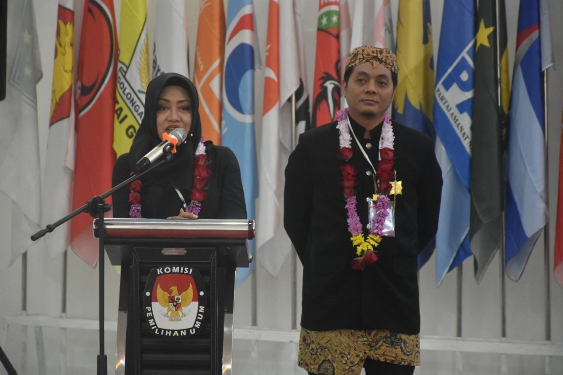 Ikfina Fahmawati dan Sa’dulloh Syarofi Daftar ke KPU Mojokerto, Ungkap Makna IDOLA 1 Ikfina Sadulloh
