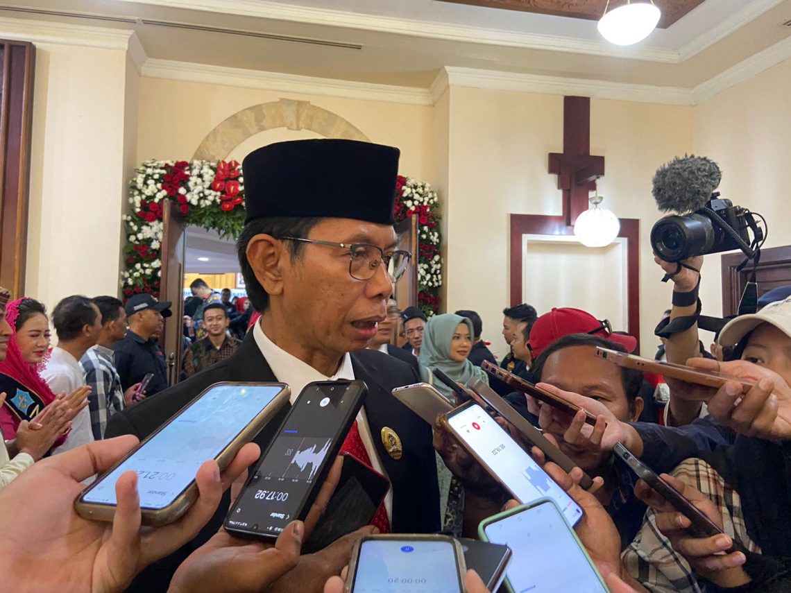 Adi Sutarwijono Terpilih Jadi Ketua DPRD Surabaya Sementara 1 Adi Sutarwijono