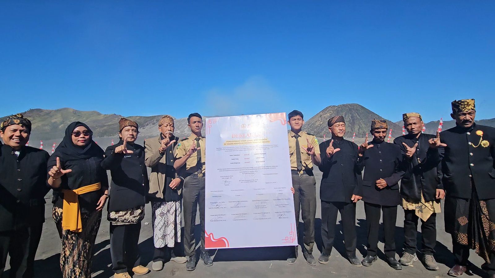 Nama Bukit Teletubbies, Bukit Cinta dan Bukit Kingkong Dihapus dari Wisata Gunung Bromo, Ini Nama Barunya 2 lembah watangan 1