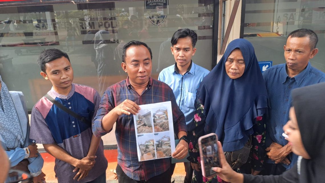 Puluhan Tahun Ditempati, Rumah Warga Tuban Dirobohkan tanpa Peringatan: Pemdes Dilaporkan ke Polisi 1 Rumah warga Tuban.