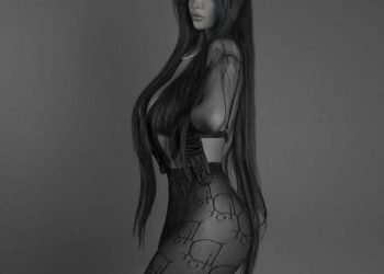 Influencer oplas mirip Kim Kardashian.