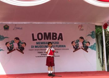 Lomba baca puisi.