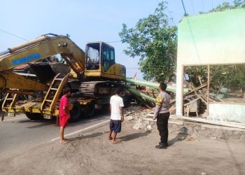 Gapura Pantai Watu Ulo.