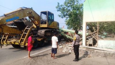 Gapura Pantai Watu Ulo.