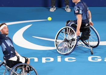 Paralimpiade tenis kursi roda.