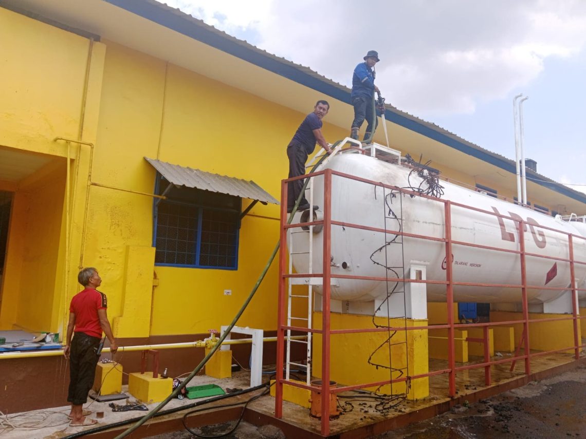Tabung gas LPG.