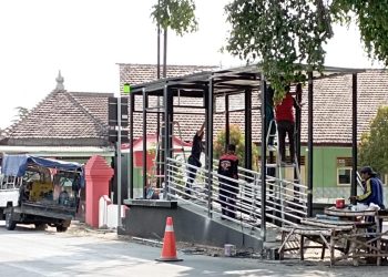 Halte Trans Jatim.