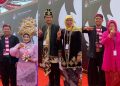 Kostum tradisional.