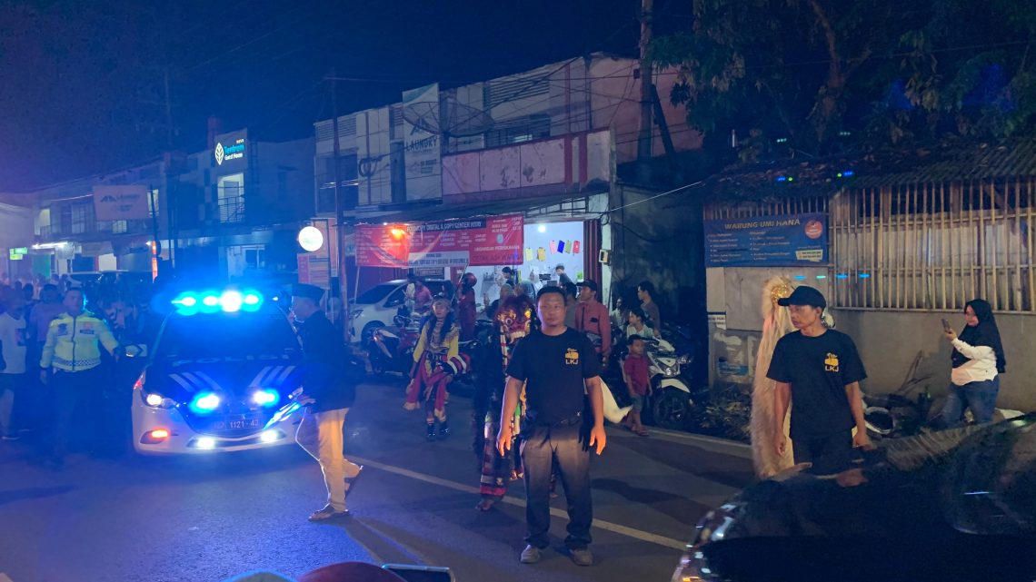 Rombongan Paslon Pilkada Jember 2024 Nyaris Adu Banteng Tiba di Lokasi Undian Nomor Urut 1 Adu Banteng