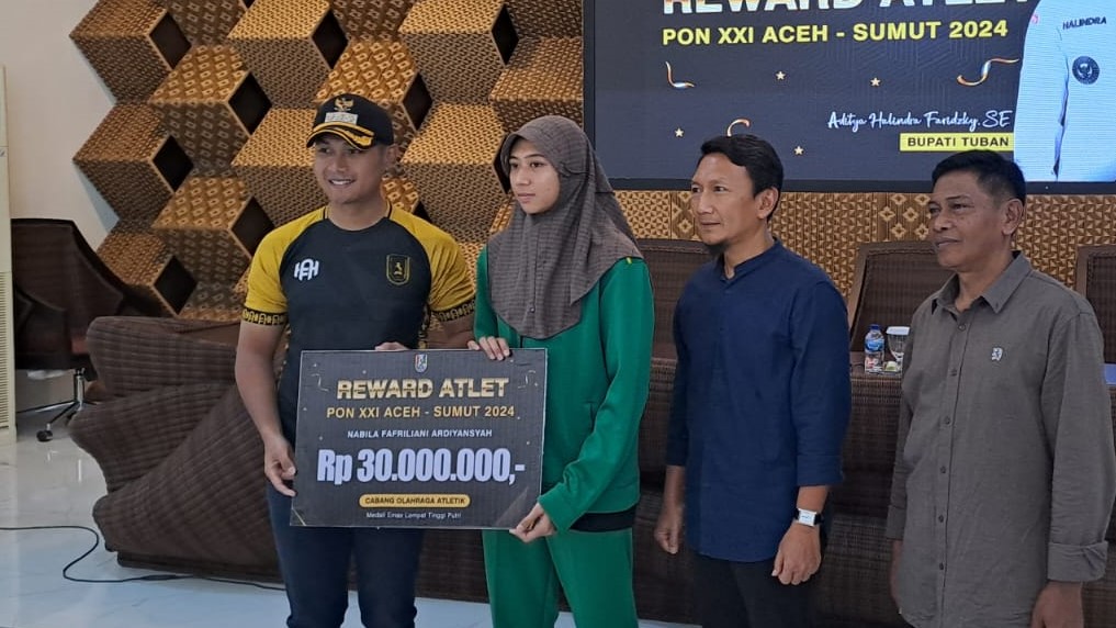 Bupati Tuban Serahkan Bonus pada Atlet Peraih Medali PON XXI Aceh-Sumut 2024, Ini Besaran Nilainya 1 Bupati Tuban Atlet 2