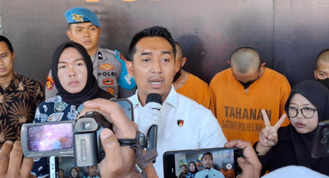 Pelaku pengeroyokan.