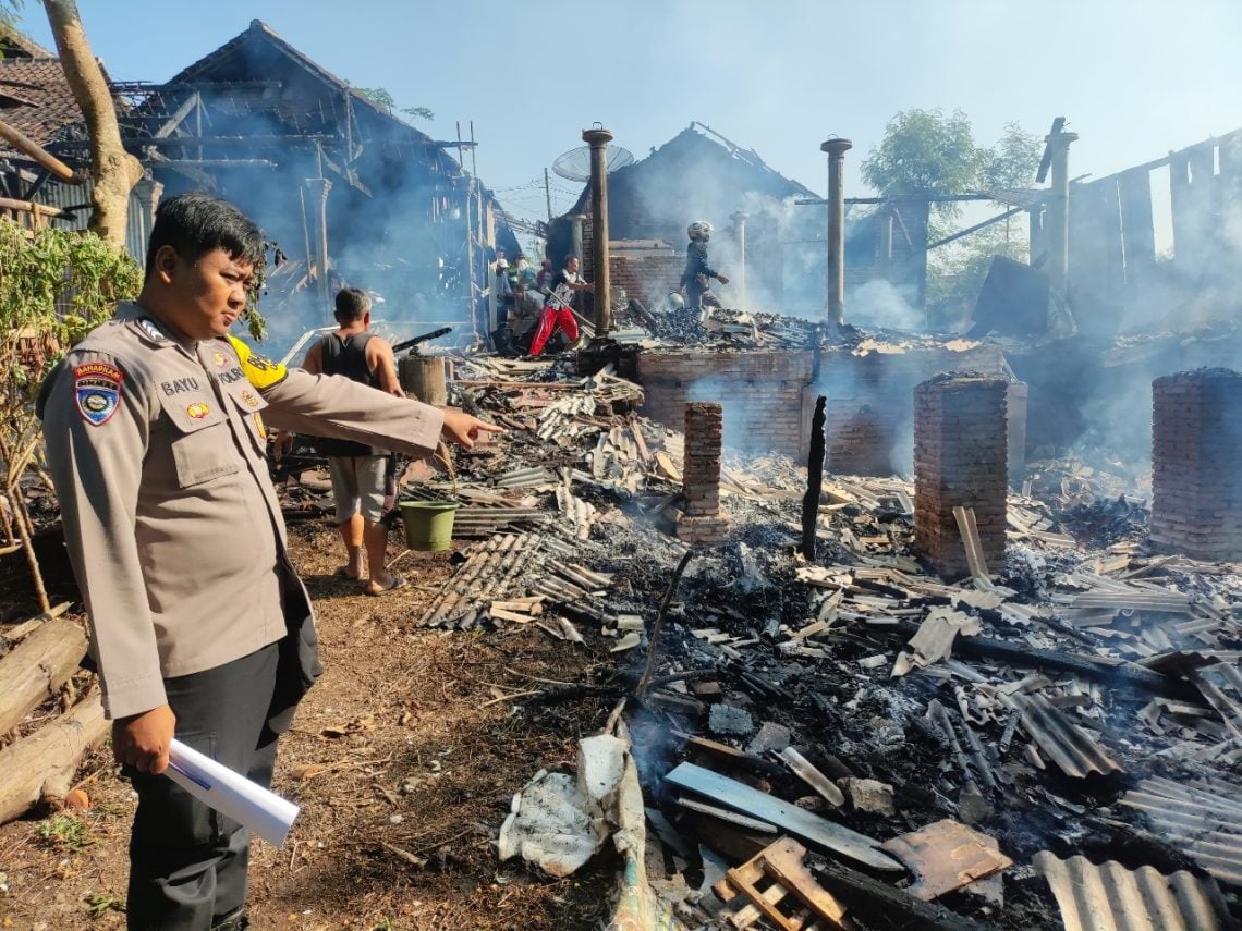10 Ekor Kambing Mati Terpanggang dalam Kebakaran Rumah dan Kandang di Malang 1 Kebakaran Kandang