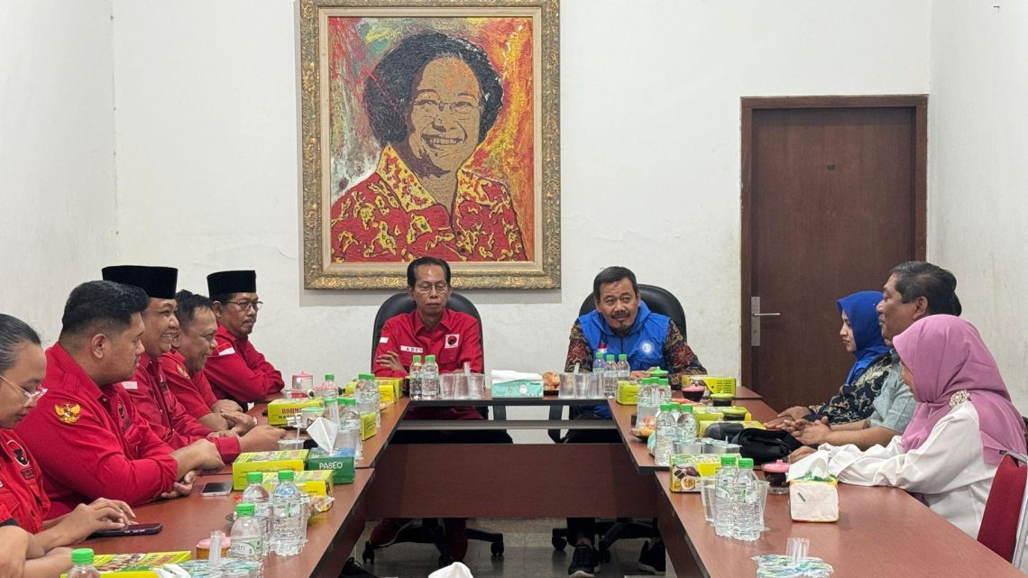 PDIP dan PAN Berkoalisi Bentuk Fraksi di DPRD Surabaya 1 PDIP-PAN