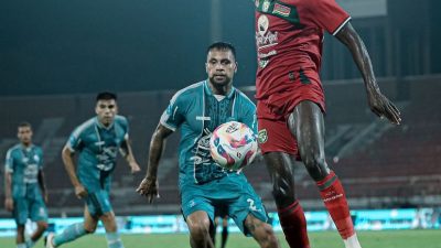 Laga PSBS Biak vs Persebaya Surabaya