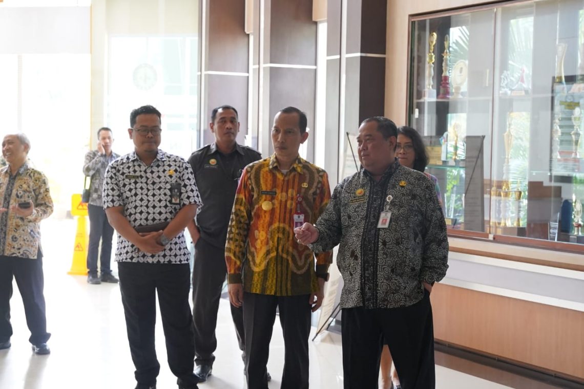 PJS Bupati Tuban Tekankan Layanan Publik Ramah dan Cepat Serta Fokus Kelompok Prioritas 1 PJS Tuban 1
