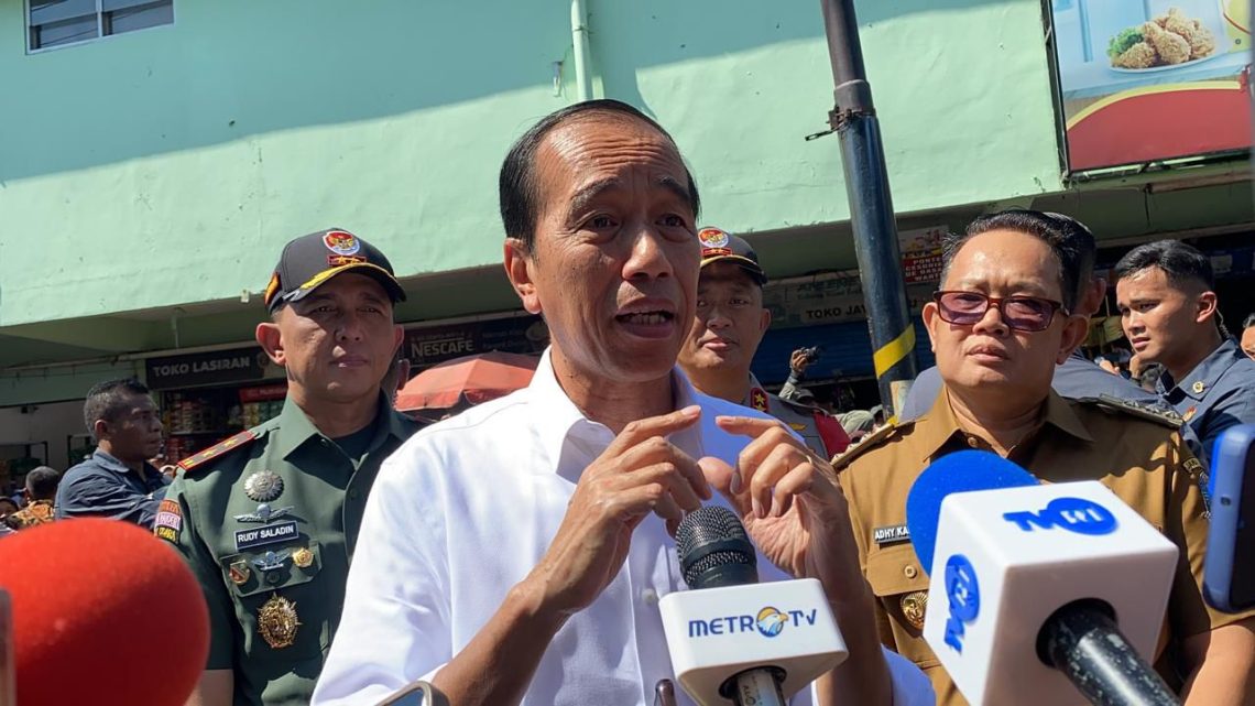 Kunjungi Pasar Soponyono Surabaya, Presiden Jokowi Pastikan Harga Pokok Tidak Naik 1 Presiden Jokowi 2