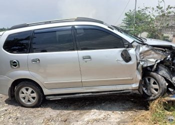 mobil Avanza.