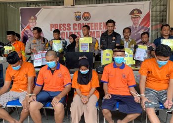 Pemalsuan dokumen negara.