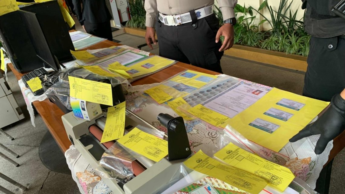 Kronologi Terkuaknya Tersangka Pemalsuan Dokumen Negara, Begini Kata Kapolres Jember 1 Pemalsuan dokumen negara.