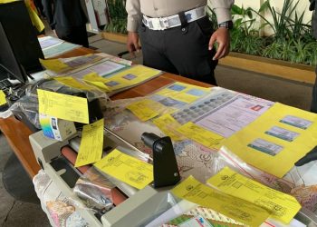 Pemalsuan dokumen negara.