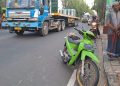 Truk tabrak motor.