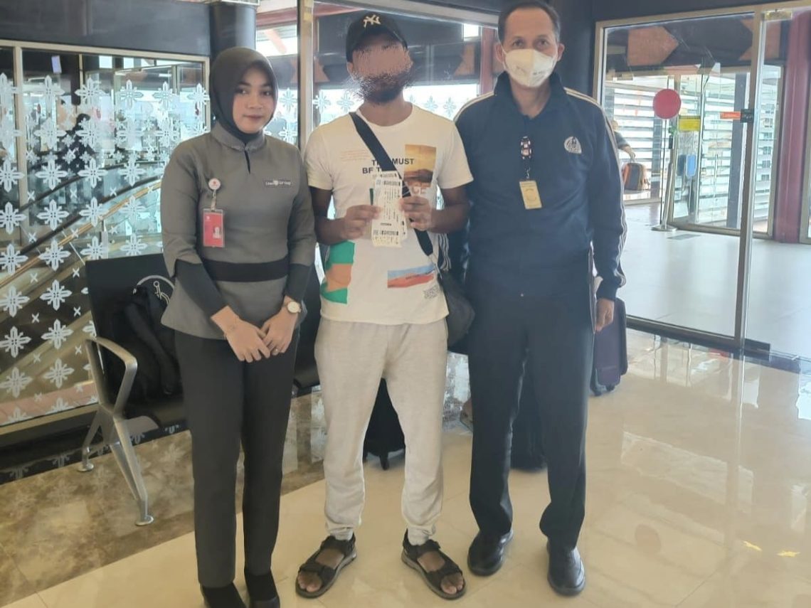Dugaan Terlibat Investasi Bodong, WNA asal Pakistan Dideportasi Imigrasi Surabaya 1 WNA asal Pakistan.
