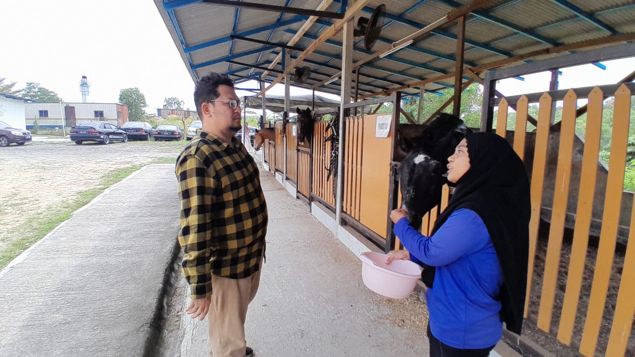 Tugu Media Group Kunjungan ke Penawar Hippotherapy Centre, Peluang Melihat Layanan Terapi Berkuda Terbaik untuk Anak Autis 4 Penawar Hippotherapy Center Malaysia.
