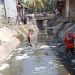 Jawaban Tak Terduga! Petugas DLH Surabaya Curhat saat Tegur Warga yang Buang Sampah di Sungai 9 DLH Surabaya.