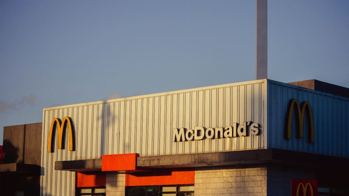 Wabah E. Coli Hantam Saham McDonald's, Diduga Turun Hampir 6% 1 Saham McDonald's.
