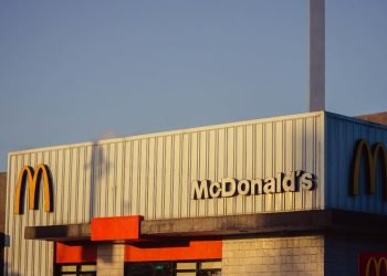 Wabah E. Coli Hantam Saham McDonald's, Diduga Turun Hampir 6% 2 Saham McDonald's.