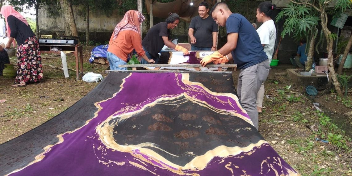 Batik Singonegoro.