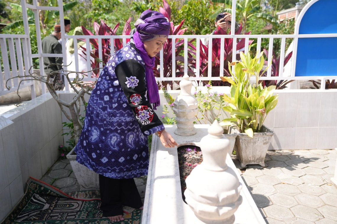 Jelang Pilgub Jatim 2024, Luluk Nur Hamidah Getol Kunjungi Makam Ulama 1 Luluk Nur Hamidah.